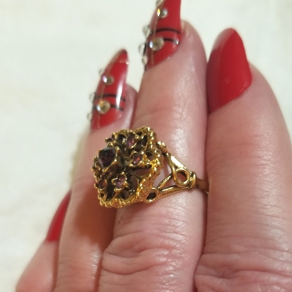 Vintage 18kt HGE yellow gold Purple Crystal Ring - Picture 2 of 10